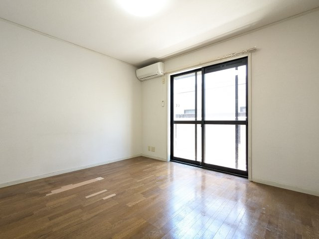 ハウス松園の居間・リビング|こちらのリビングで趣味の時間をお楽しみください