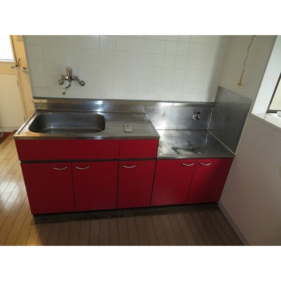 シルバーハウスのキッチン|コンパクトなキッチンで掃除もラクラク