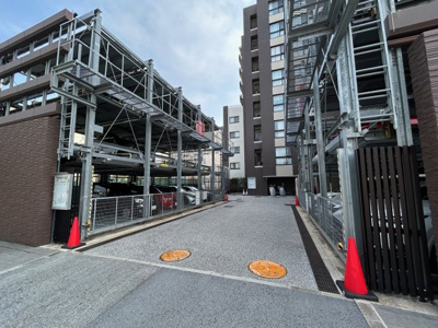 【駐車場】 | プレミスト西宮北口マウンテンコート | 駐車場に車を止められます