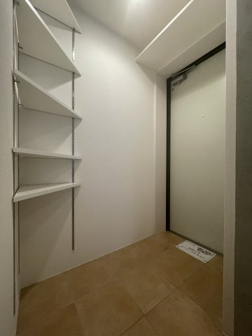 エクサム初台の玄関|落ち着いた玄関です