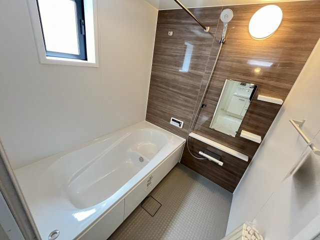 【内装】 | 大野城市中央1丁目1期　1号棟（全3棟）【仲介手数料無料・0円】 | 施工例。浴室です。施工例は完成時と異なる場合があります。