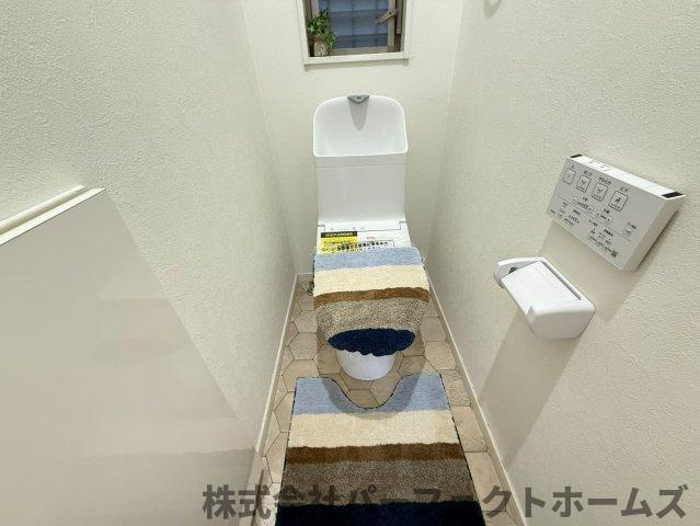 長尾元町3丁目戸建のトイレ|清潔感のあるトイレです