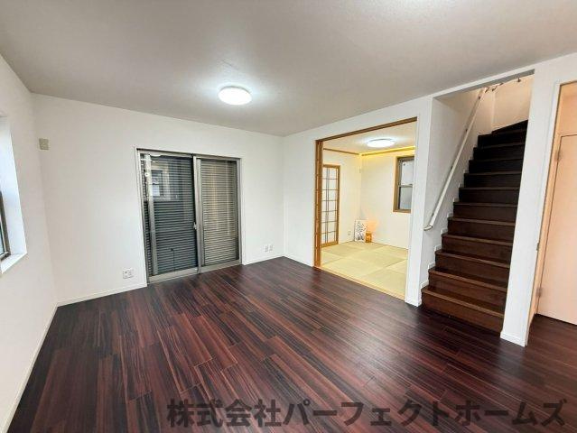 長尾元町3丁目戸建の居間・リビング