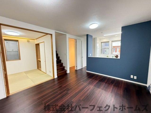 長尾元町3丁目戸建の居間・リビング