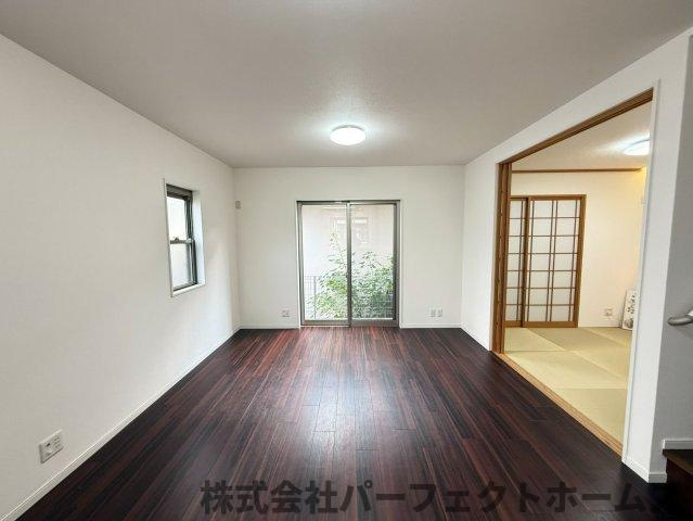 長尾元町3丁目戸建の居間・リビング