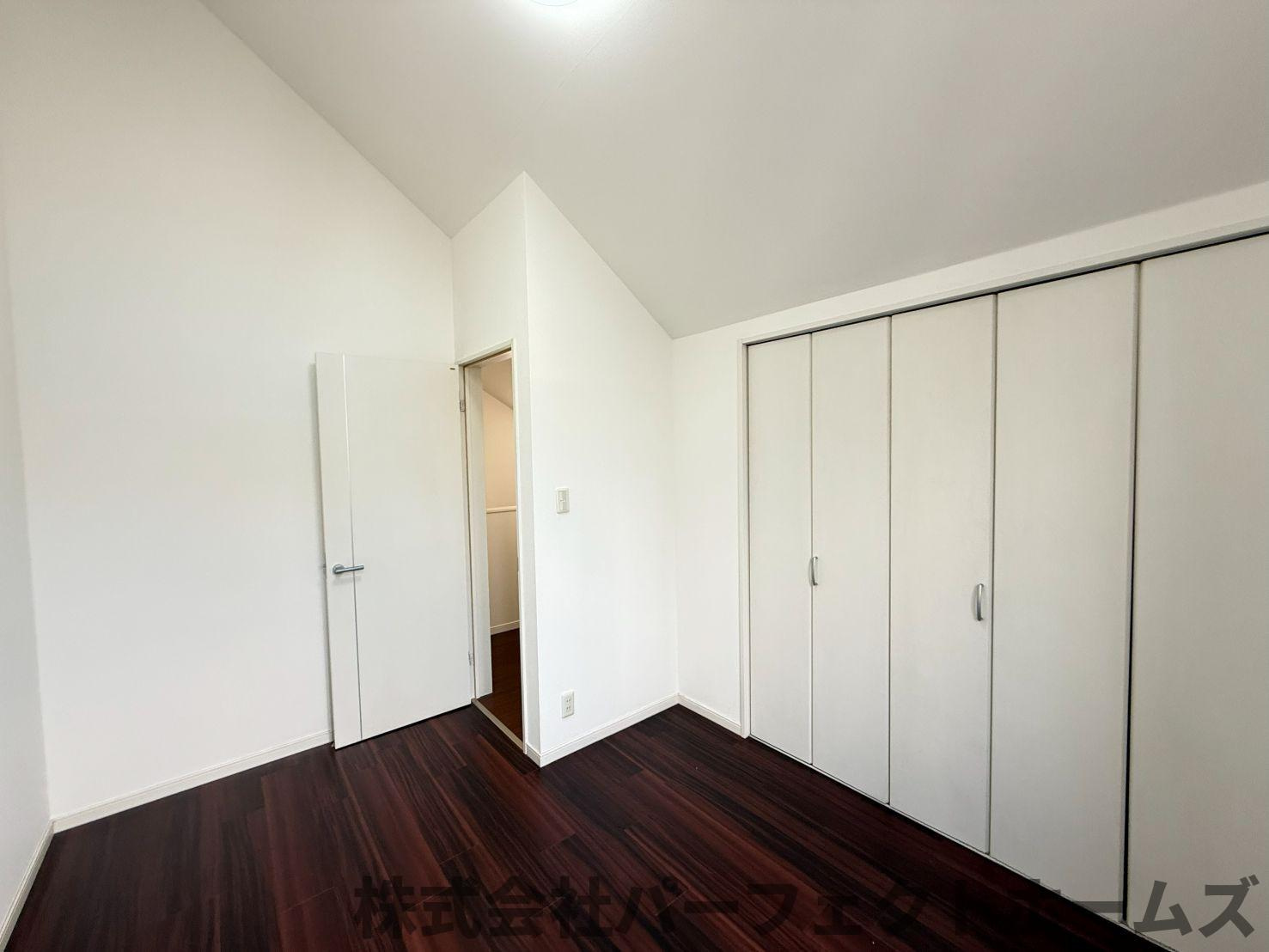 長尾元町3丁目戸建の洋室|落ち着いた色調の洋室です