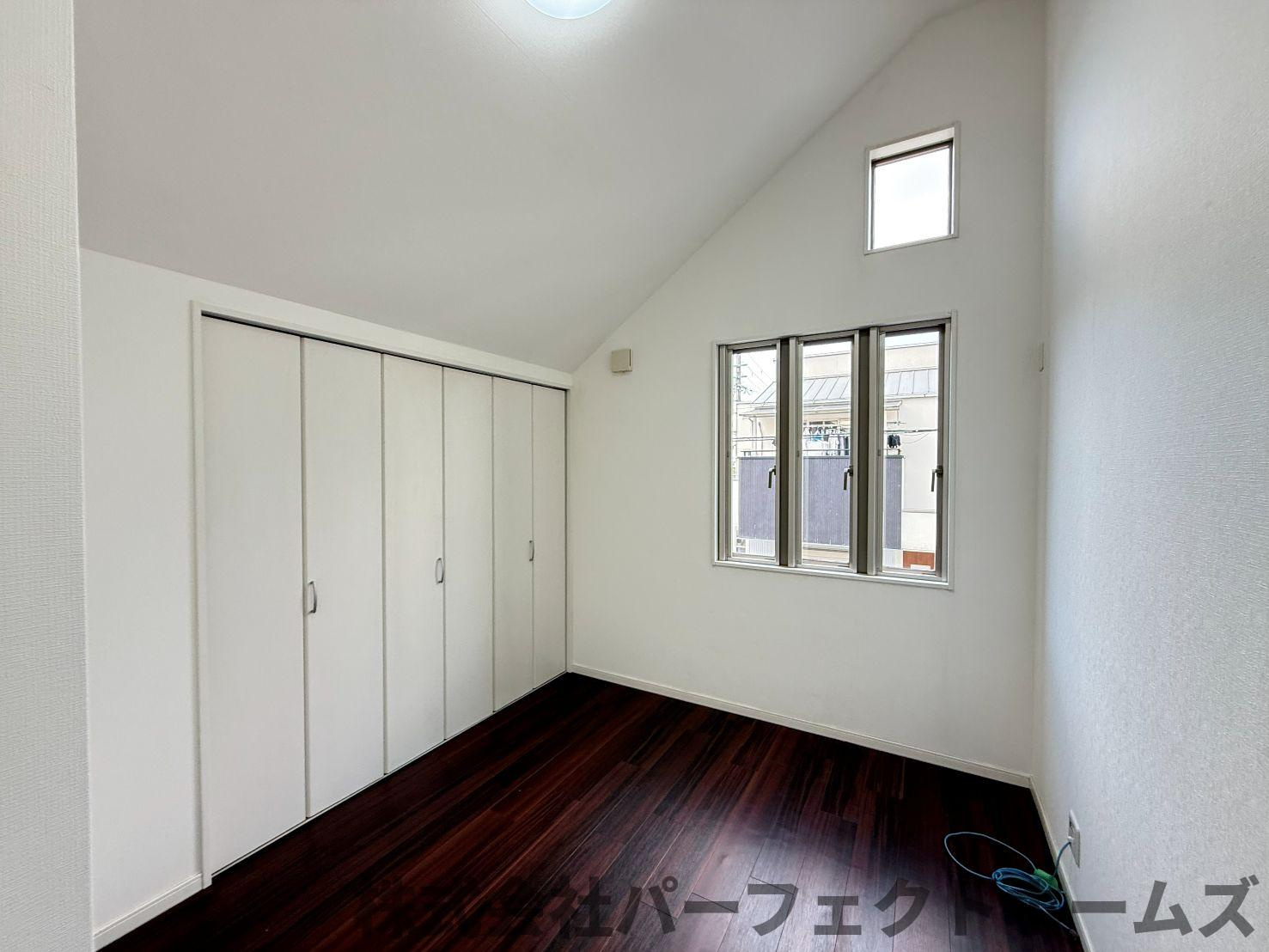 長尾元町3丁目戸建の洋室|ゆったりした洋室です