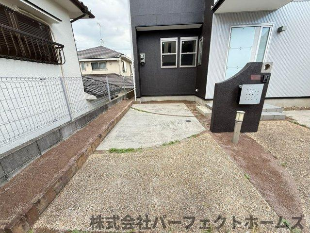 長尾元町3丁目戸建の駐車場|駐車場に車を止められます