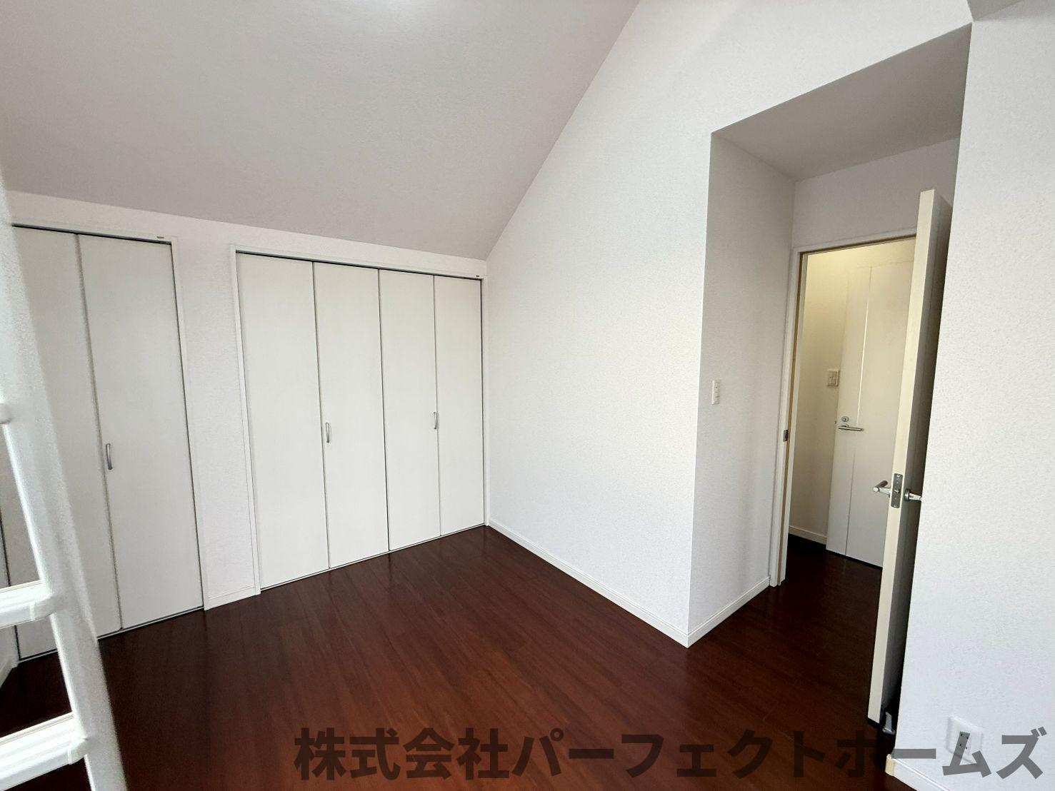 長尾元町3丁目戸建の洋室|落ち着いた色調の洋室です