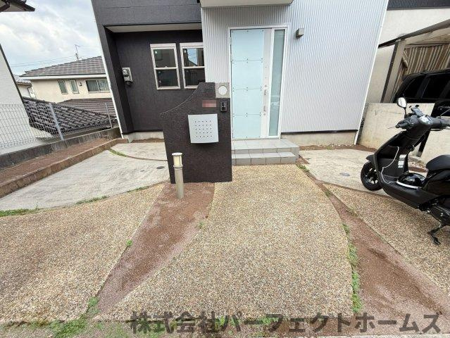 長尾元町3丁目戸建の駐車場|カースペースがあります