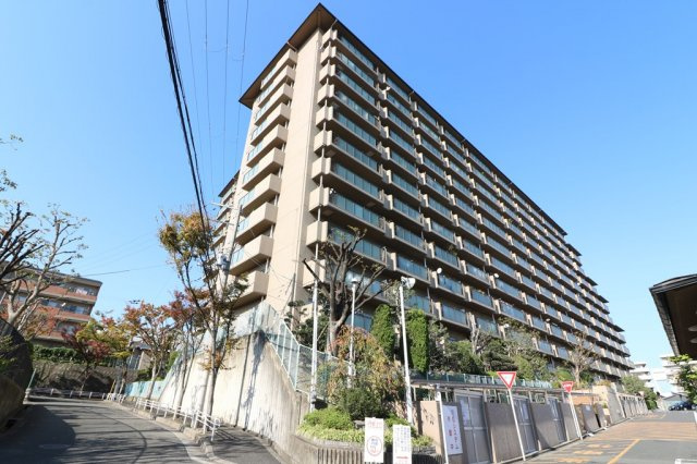 ユニハイム千里丘吹田清水の外観