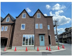 BRICK　SQUARE　東向日駅前