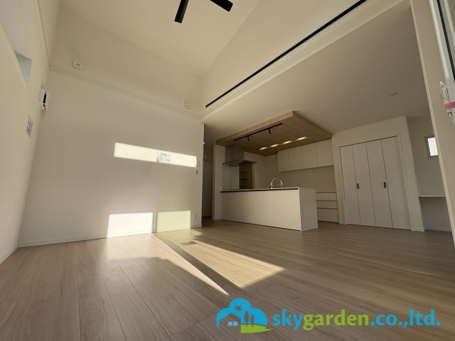 鎌倉市手広　新築戸建　全2棟2号棟の居間・リビング