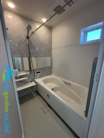 鎌倉市手広　新築戸建　全2棟2号棟の浴室|清潔感あるデザインの浴室
乾燥機能付き