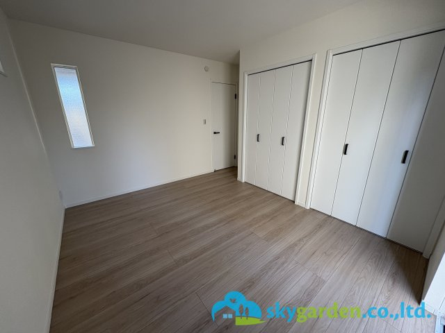 鎌倉市手広　新築戸建　全2棟2号棟の寝室|広くて明るい寝室