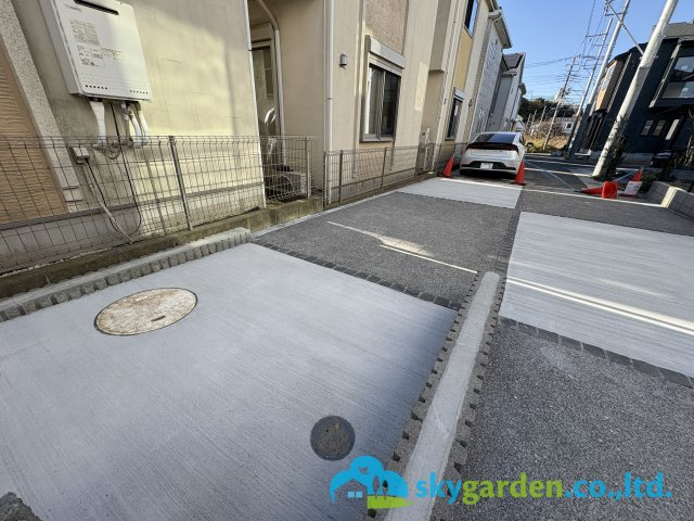 鎌倉市手広　新築戸建　全2棟2号棟の駐車場|車種により２台駐車可能