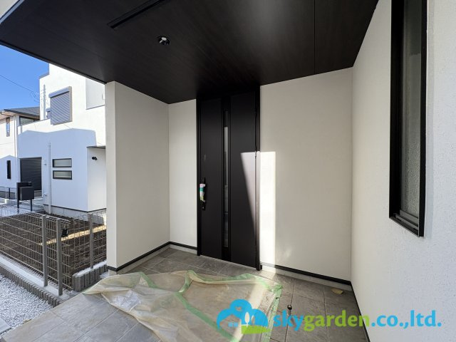 鎌倉市手広　新築戸建　全2棟2号棟の玄関|玄関ポーチの様子