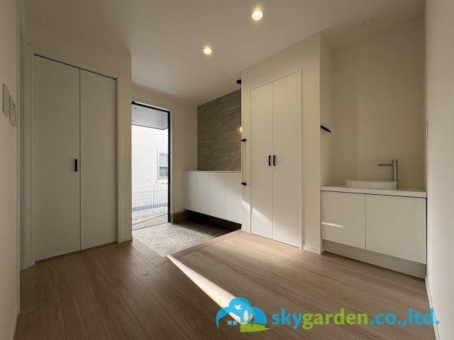 鎌倉市手広　新築戸建　全2棟2号棟の玄関|ゆとりある玄関ホール