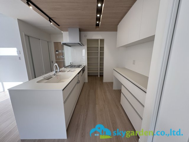 鎌倉市手広　新築戸建　全2棟2号棟のキッチン|視界良好、会話が弾む対面キッチン