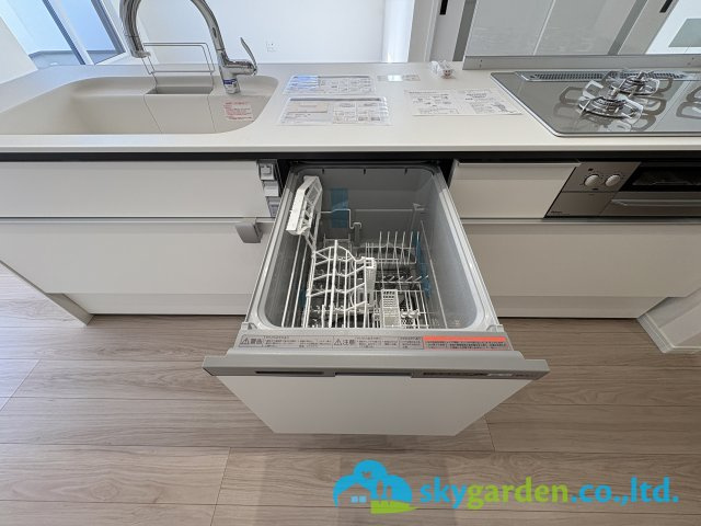 鎌倉市手広　新築戸建　全2棟2号棟のキッチン|食洗機内蔵システムキッチン