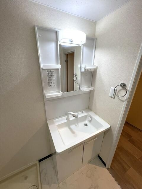 ＤＲホームズ千歳烏山の洗面所|■収納＆鏡付き独立洗面台♪