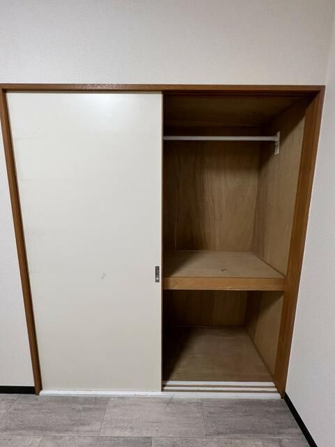 ＤＲホームズ千歳烏山の収納|■洋室■クローゼット収納