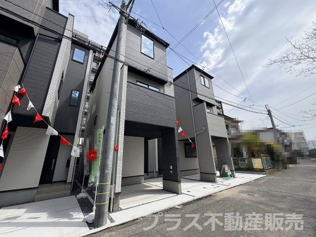 【玄関】 | 大野城市中央1丁目1期　2号棟（全3棟）【仲介手数料無料・0円】 | 現地写真。