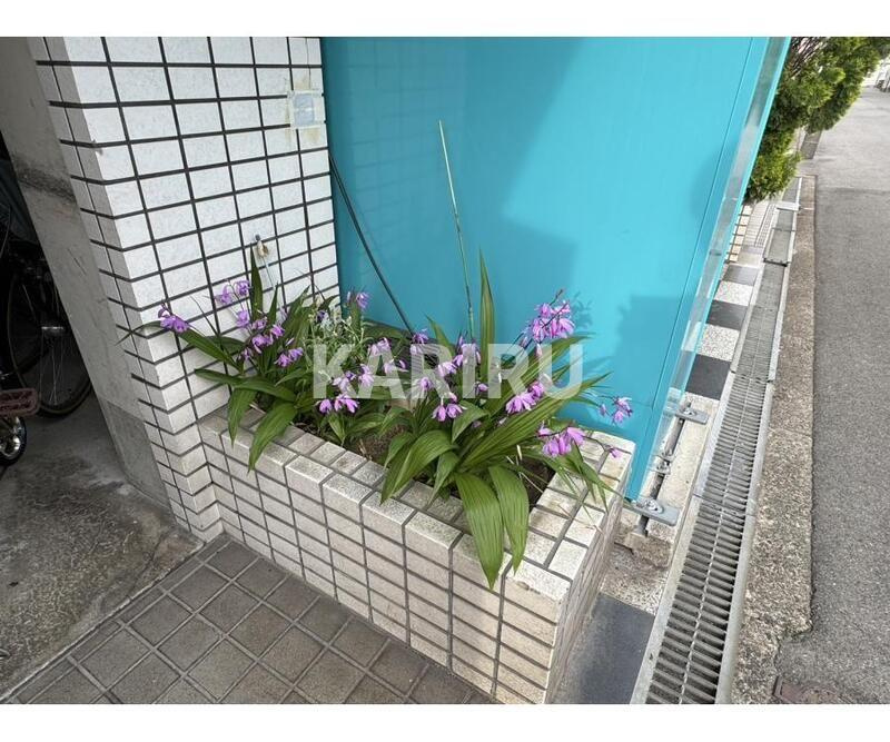 グローリーハイツ東成の庭