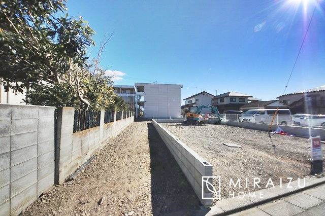 【前面道路含む現地写真】 | どういった間取りにしよう。どの部屋をどう使おう、インテリアはどうしよう、想像するだけでわくわくしちゃいますね。マイホーム計画が楽しみですね☆
