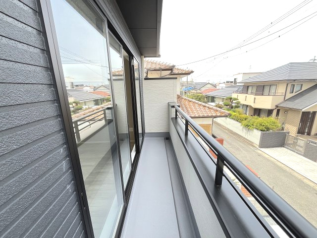 【バルコニー】 | 大野城市中央1丁目1期　3号棟（全3棟）【仲介手数料無料・0円】 | 施工例。施工例は完成時と異なる場合があります。