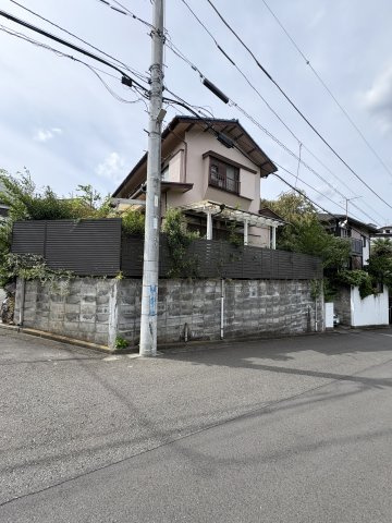 川崎市多摩区南生田１丁目売地の前面道路含む現地写真