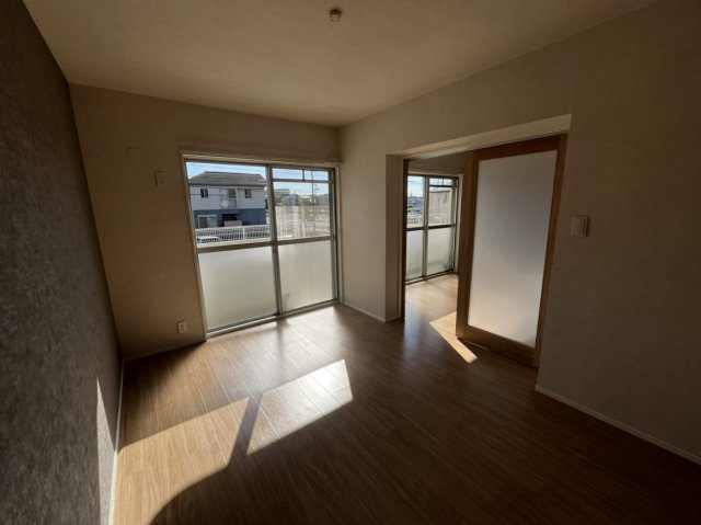 サンヒル上地の洋室