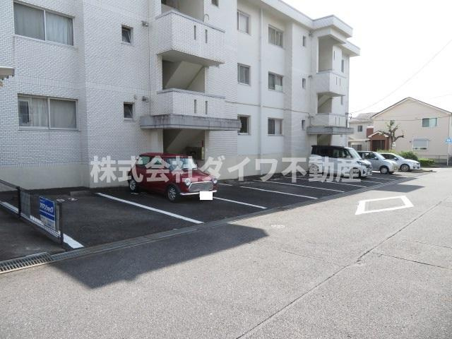 サンヒル上地の駐車場