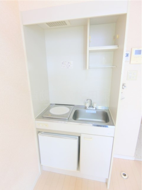 ユナイト東六郷ペルジーノのキッチン|ミニ冷蔵庫付きIHキッチン