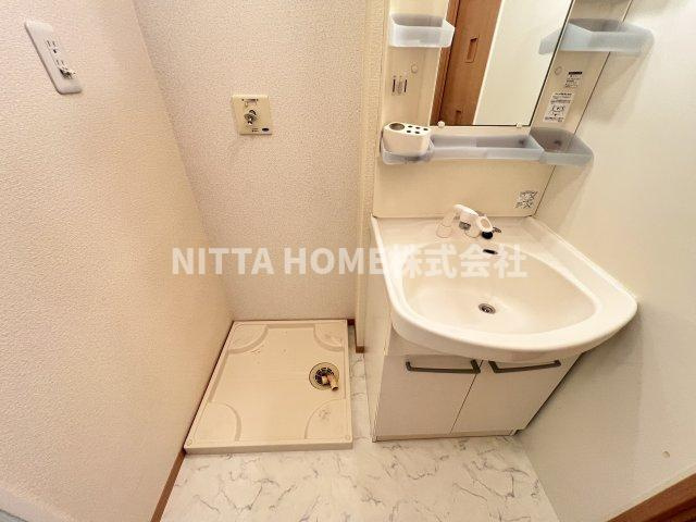 メゾン フローラルの洗面所|室内洗濯機置き場も完備！