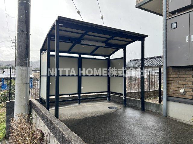 メゾン フローラルのその他共用部分|屋根付きの駐輪場は無料です●