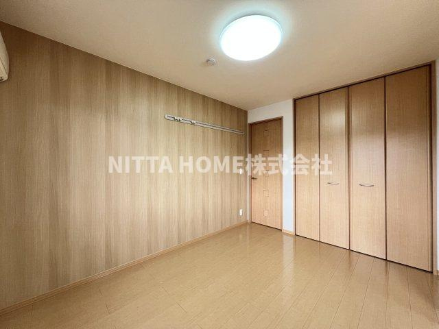 メゾン フローラルの内装|こちらの洋室は6帖です☆