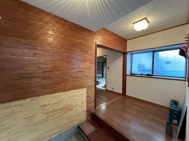 【玄関】 | 御殿場市川島田 中古住宅 XH05872 | 御殿場市川島田　玄関　リフォーム中