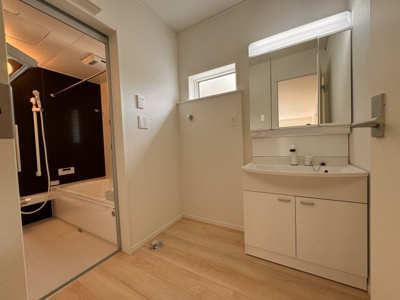 【独立洗面台】 |  Cradlegarden尾張旭市東大道町原田第２【旭丘小　旭中】 | 撮影
社長の村田です！
自らプレイヤーとして営業しています
長年の経験と実績から皆様により良いマイホーム購入のご提案をいたします。
住宅ローンの不安や購入後の不安等何でもご相談ください。