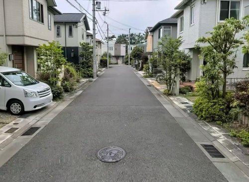 浜甲子園４丁目　中古戸建の前面道路含む現地写真