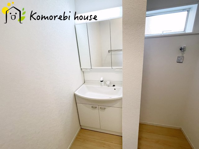さいたま市西区土屋　第3　新築一戸建て　クレイドルガーデン　01の独立洗面台|独立洗面台、朝の身支度には欠かせません