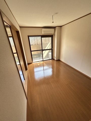 ワイズの洋室