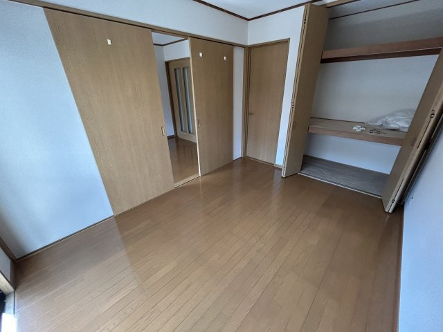 ワイズの洋室