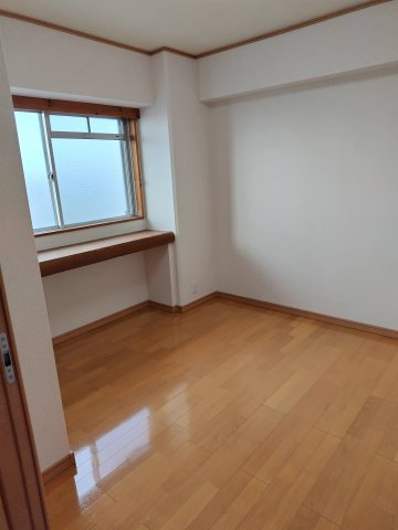 藤和草加ハイタウンの洋室