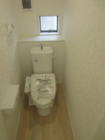 【仲介手数料無料】新築戸建　熊谷市江南中央1-5-21（全1棟）のトイレ