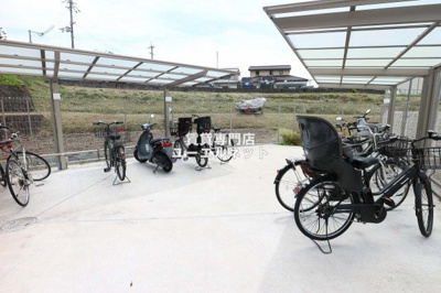 【その他共用部分】 | メルヴェイユ泉 | 自転車通勤にも便利な駐輪場付き♪