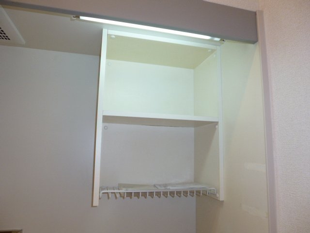 ミレニアムハイツのキッチン|キッチン上収納