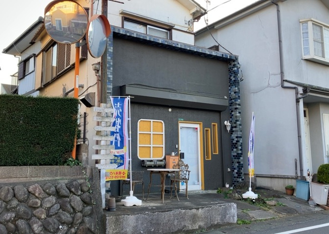 【外観】 | 土地の形が極端に長細かったり、狭小地、あるいは道路との高低差がある傾斜地だった場合、後々売ろうとしても買い手がつかない場合もあります。後々、売却することになった時に価値の下がらない土地を選びましょう。