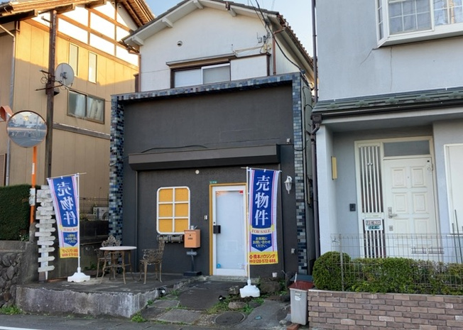 【外観】 | 土地購入を検討されている場合、境界杭がない状態で購入してしまうと境界確定測量をする必要があり、費用がかかります。購入の前に、売主、隣土地所有者立ち合いのもと境界を確定し境界杭を設置するのがベストです。