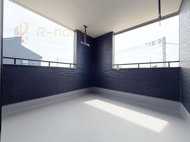 ひたちなか市足崎20期　新築戸建て　1号棟のバルコニー|急な雨でも安心のインナーバルコニー♪忙しいご夫婦も大満足♪